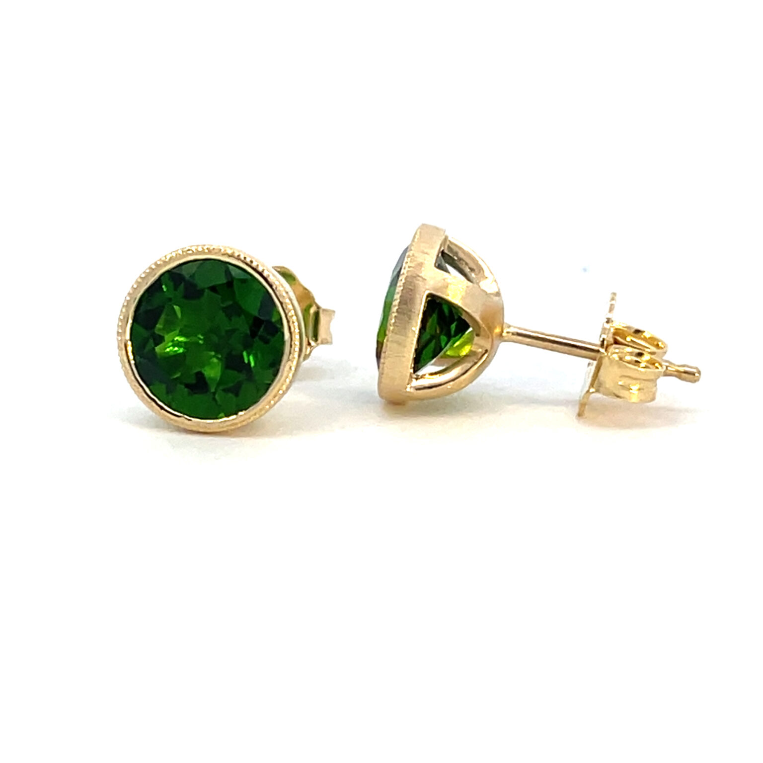 emerald-earrings